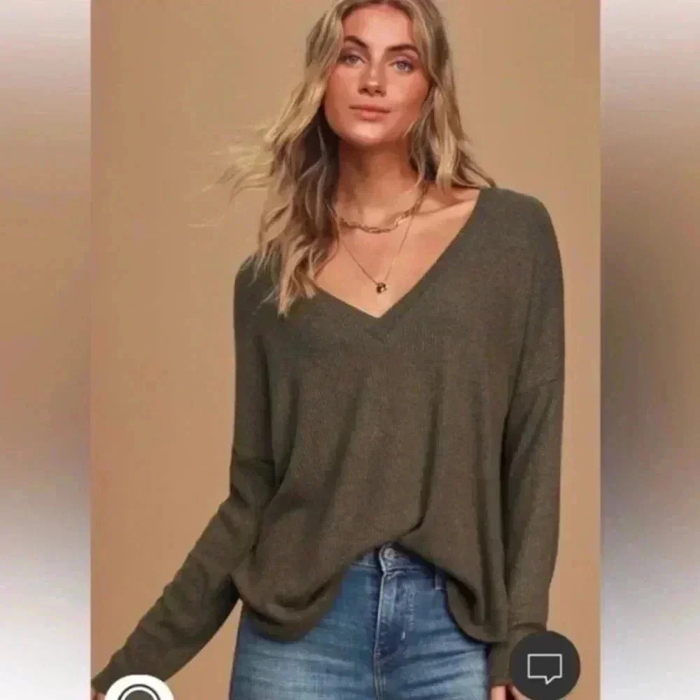 New with tags lulus just vibing ribbed V-neck sweater in olive green in size xs